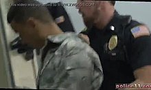 V tem skupnem videu se gejevski policist in podložna najstnica zapletejo v umazanijo