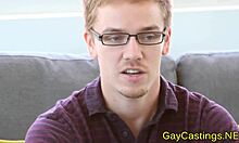 Pasangan gay meneroka permainan anal dan deepthroat dalam video buatan sendiri