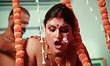 인도 아내와 남편의 친구와의 첫날밤, 더러운 얘기와 엉덩이 숭배