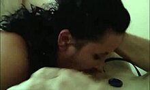 Amatørpigen Lus prøver for første gang at deepthroate og face fucking i en hjemmelavet video