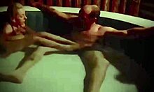 여자친구들의 발가락으로 뜨거운 목욕 시간