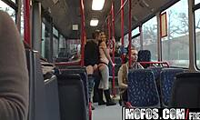 버스 타기가 Mofos와 함께 야생적인 공공 섹스 세션으로 변합니다