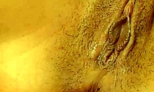 Tembakan close-up dari lubang pantat amatir yang hancur