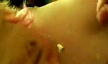 Lenyelő videó, amelyen a punci sós spermát eszik