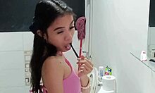 Филипинска девојка даје дупли руковање и лизање дупета у домаћем видеу