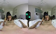 VR - 在床上热辣的热辣动作中,这对兴奋的情侣