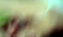 Érzéki csaj szopja a faszt egy amatőr pornó klipben