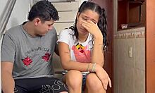 Η μικρή Λατίνα απολαμβάνει έντονο αναλ σεξ με τον μεγαλύτερο θετό αδερφό της σε σπιτικό βίντεο