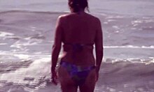 Lidenskapelig strandvisning med kurvede Latina og hennes fete elsker