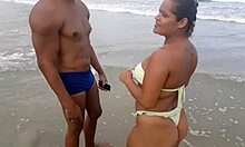 Et hett møte på stranden med en forførende partner som ga meg en spennende rumpeknulling