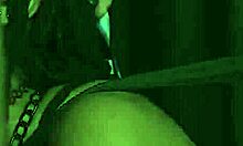 Mladá černá teenka dává hluboký orál velkému penisu v domácím videu