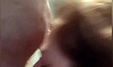 Аматерски пар снима себе како имају груб секс