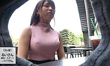 Trio amateur japonais avec une petite amie aux gros seins et un facial fait maison