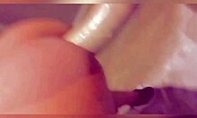 סרטון ביתי של סקס לסביות עם צעצוע מין