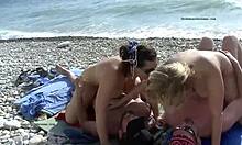 Udendørs orgie med russiske naturister på stranden