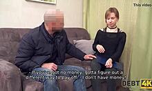 돈으로 거친 섹스를 하는 러시아 학생 앨리스 클레이가 4K에서 빚을 지고 있습니다
