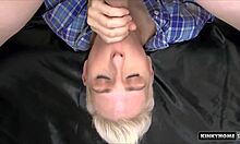 Video porno casero de una chica rubia teniendo su coño y boca follados por una pareja real