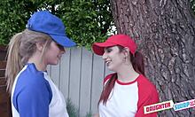 April Snow และ Taylor Blake, สองสาววัยรุ่น, พยายามขีดขีดขีดขีดขีดขีดขีดขีดขีดขีดขีดขีด