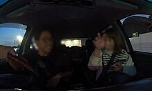 Ιάπωνας ερασιτέχνης με μεγάλα βυζιά χτυπιέται στο πρόσωπο στο αυτοκίνητο