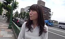 Japanin amatöörivaimo Nampa kokee todellisen karvattoman creampie-seksin