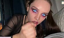 Monster jente Lilith Cain får en massiv cumshot i munnen under hjemmelaget video