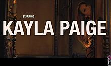 Кайла Пейдж с големи гърди и естествени гърди и студентката-лесбийка Сейлор Луна участват в горещо лизгане на путка