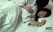 Ocensurerad video av en sensuell asiatisk babe