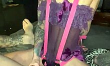 Permainan anal dengan strap-on dan dildo untuk wanita amatir