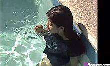 Genç kız arkadaşı havuz başı striptizle onu yeni zevk doruklarına çıkarıyor