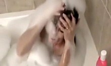 Amatérské video fetišové sprchy s zrzavou zrzkavou milfkou