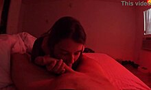 Hjemmelavet video af en kærestes mund fyldt med sperm